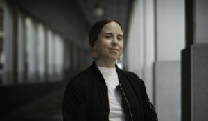 Lisa Ambjörn skruvar om traditionella berättartekniker